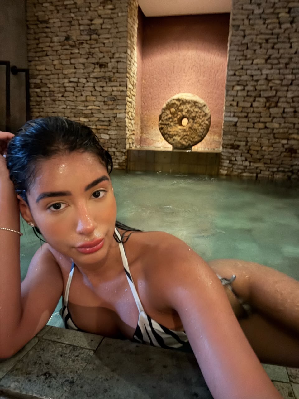 בחורה לעיסוי מפנק – בתל אביב