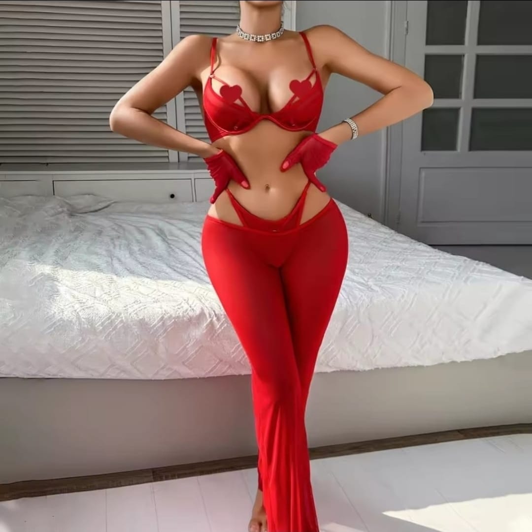 מארחת מנוסה – בהרצליה