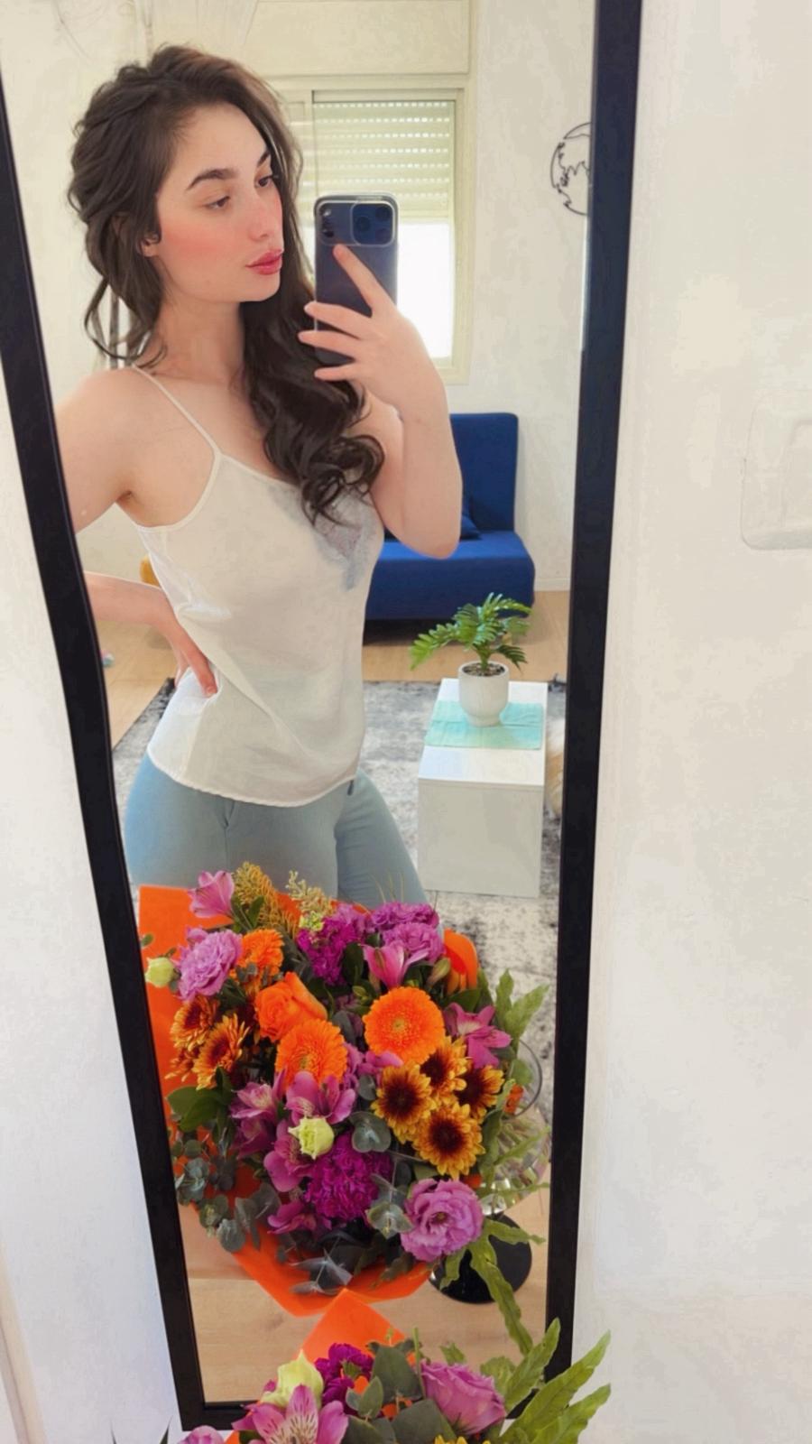 פרולה – בחיפה- 20 תיירת מברזיל