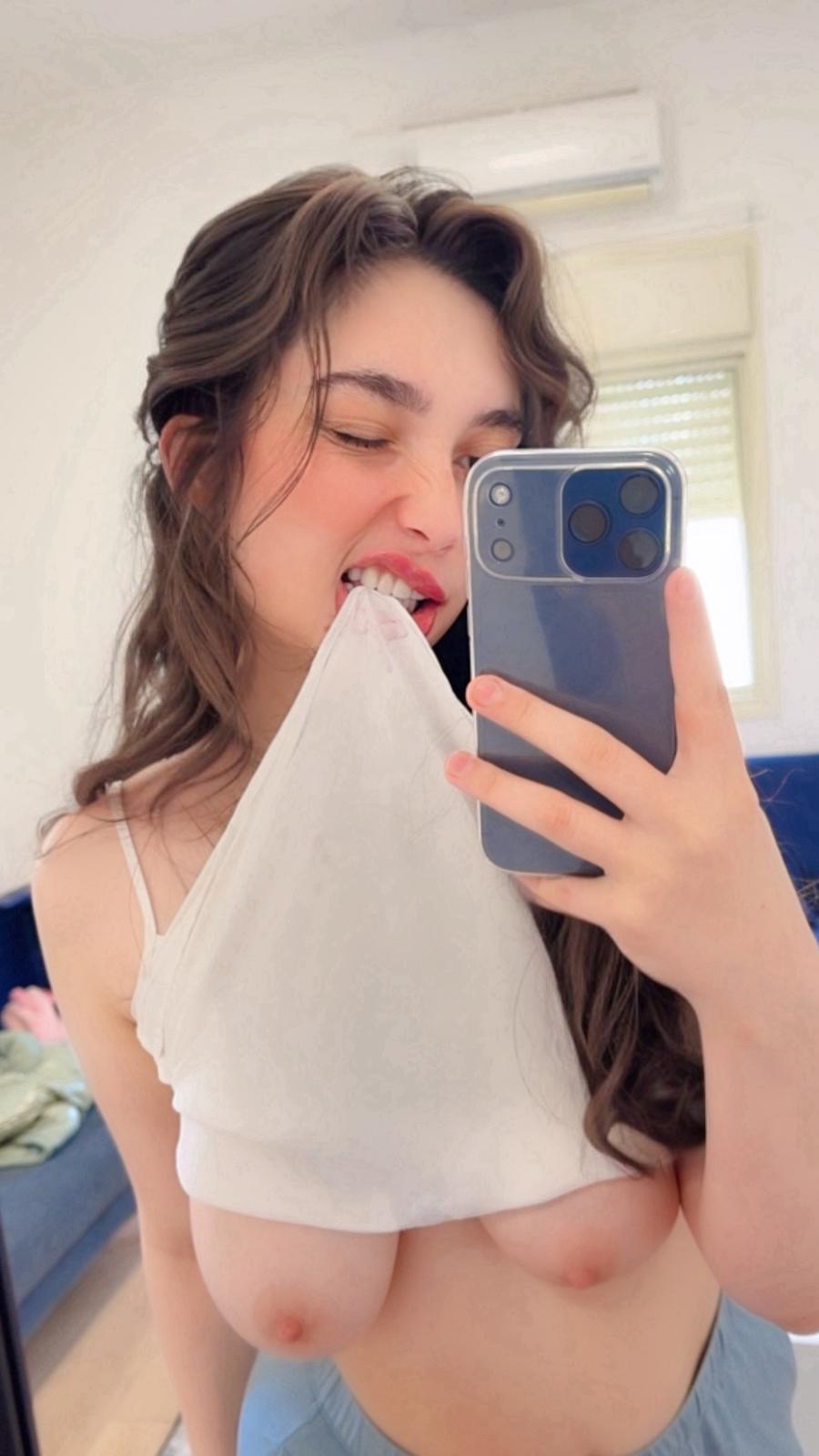 פרולה – בחיפה- 20 תיירת מברזיל